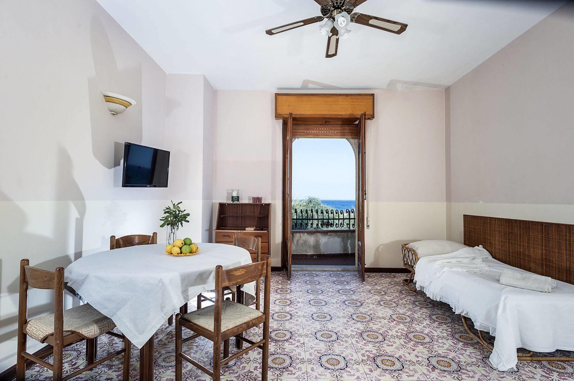 Residence Villa Liliana Giardini-Naxos Extérieur photo